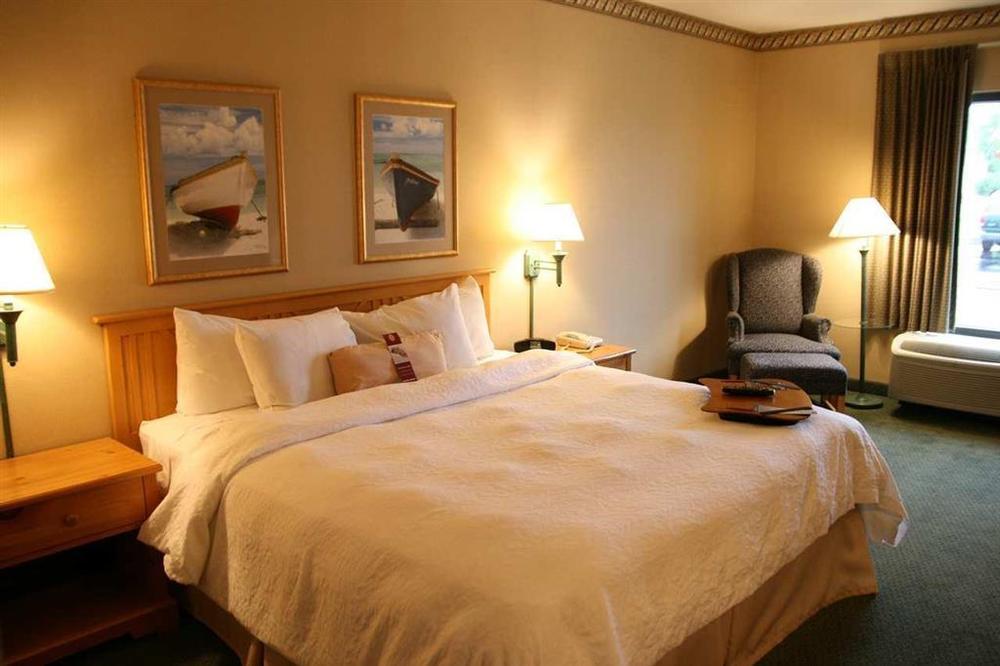 Hampton Inn Сийконк Стая снимка